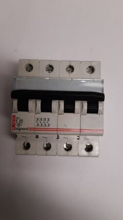 Автоматический выключатель DX 4 фазы 25A 4М (тип C) 6кА 003495 Legrand